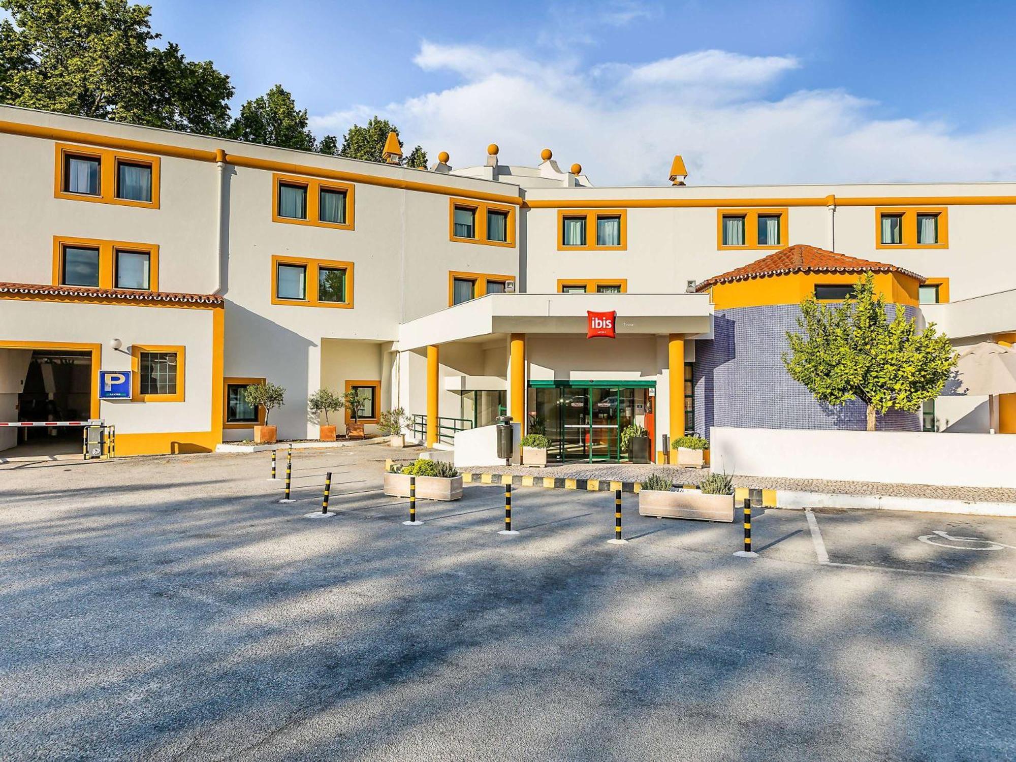 Hotel Ibis Evora Luaran gambar